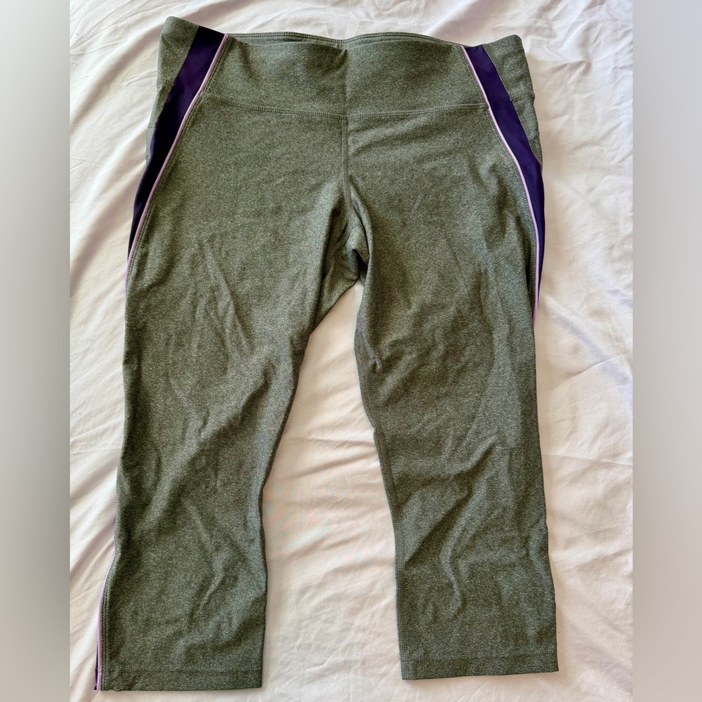 Women’s grey and Purple Capri Leggings